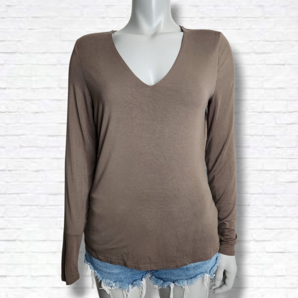 RW&CO Basics Olive Green V Neck Long Sleeve Tee Shirt Size M